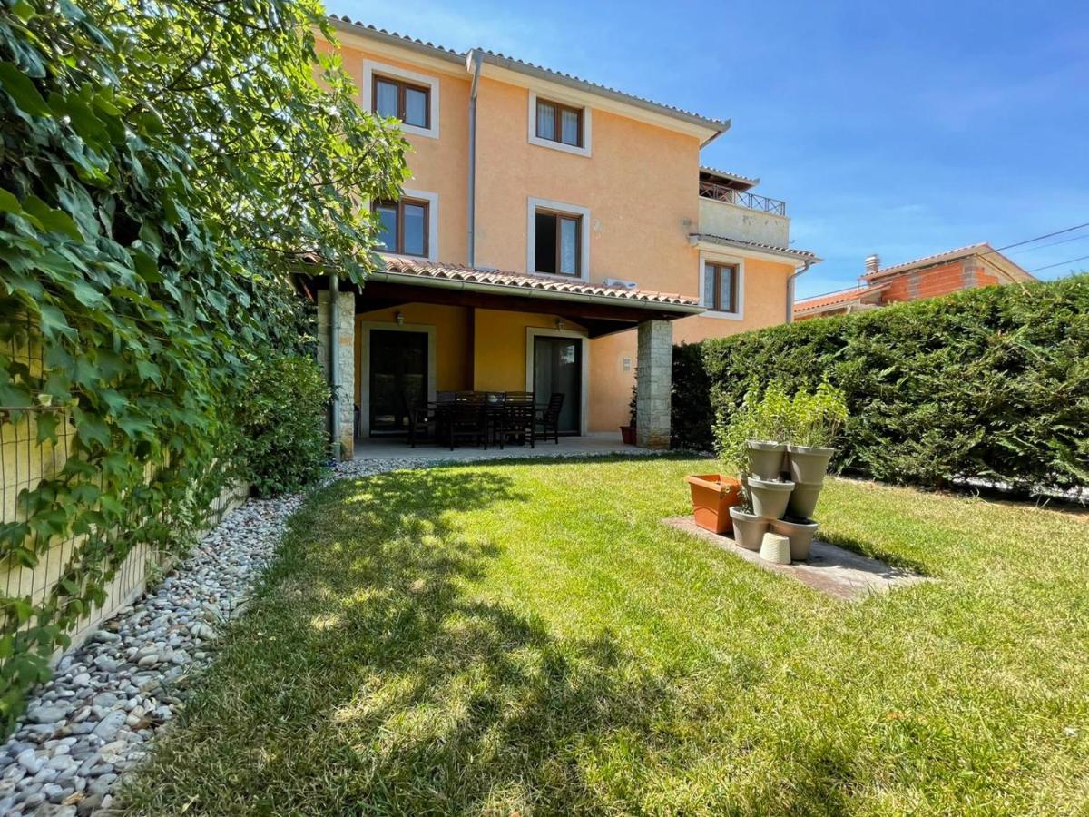 Apartments Ladonja Medulin Exterior photo